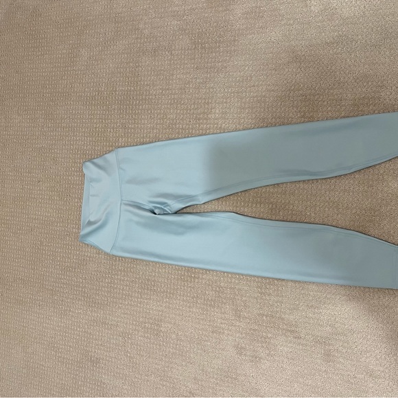 Alo Airlift Leggings - Picture 2 of 5